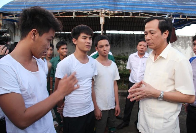 Vì sao học viên cai nghiện ở Đồng Nai liên tục gây rối? Bộ trưởng Đào Ngọc Dung tiếp xúc với các học viên tại cơ sở điều trị nghiện ma túy Đồng Nai
