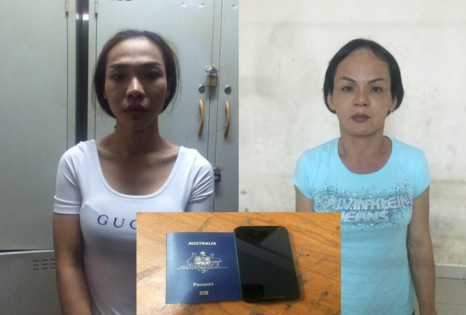 Giả gái móc túi người nước ngoài Hai nghi can bị cảnh sát hình sự đặc nhiệm bắt quả tang.
