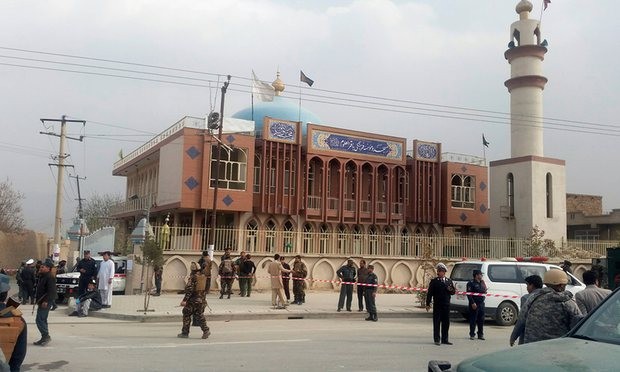 Đánh bom tự sát vào nhà thờ Afghanistan, hơn 30 người thiệt mạng Lực lượng an ninh canh gác nghiêm ngặt trước cửa nhà thờ sau vụ đánh bom tự sát. Ảnh: Reuters
