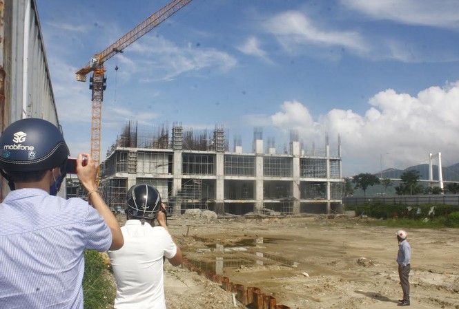 Trung tâm thương mại xây chui đối diện án phạt 1 tỷ đồng Công trình Trung tâm thương mại và căn hộ cao cấp tiến hành xây dựng khi chưa được cấp giấy phép.