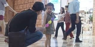 Nghẹt thở bà mẹ giành lại con với kẻ bắt cóc Hình minh họa.