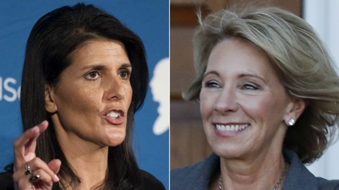 Ông Trump tiết lộ hai nữ cộng sự đầu tiên trong nội các Bà Nikki Haley (trái) và bà Betsy DeVos. Ảnh: AP