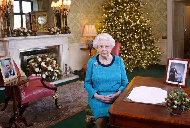 Nữ hoàng Anh từng suýt bị bắn vì đi dạo lúc 3h sáng Nữ hoàng Elizabeth II suýt bị bắn trong nhà của bà.