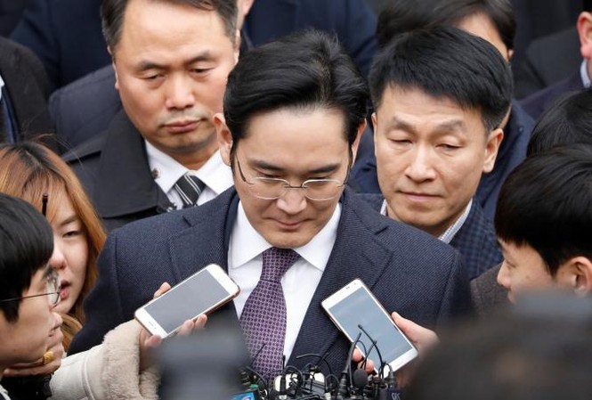 Toà án Hàn Quốc bác lệnh bắt giữ người thừa kế Samsung Phó Chủ tịch Samsung Lee Jae-yong tại Toà án Trung tâm Seoul vào ngày 18/1.