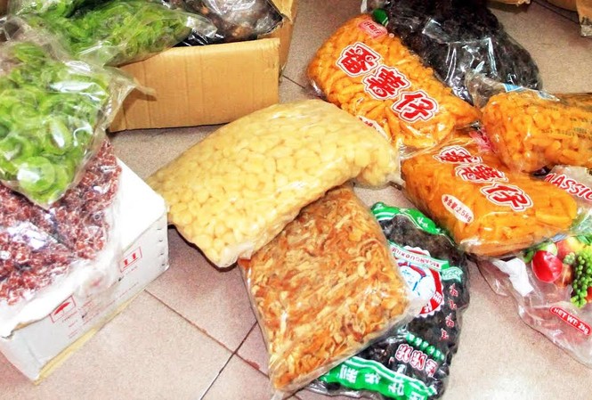 10 tấn mứt hôi mốc suýt ra chợ Tết Đà Lạt Mứt Trung Quốc nhập lậu về Đà Lạt.