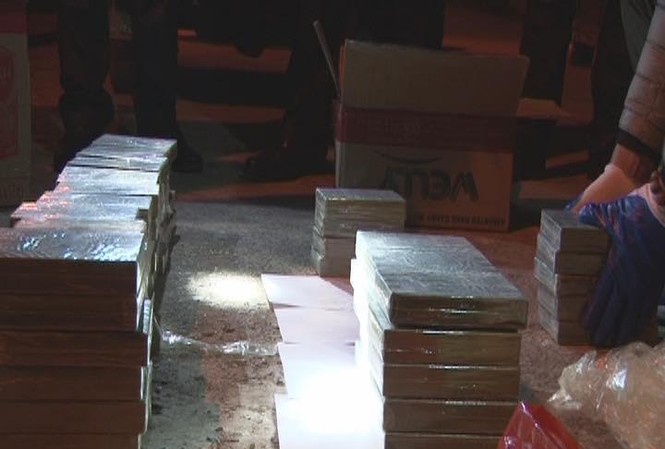 87 bánh heroin trên chuyến xe 'tử thần' Số lượng ma túy khủng giấu trên xe của đối tượng