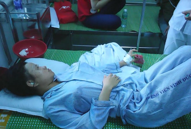 Đốt than sưởi ấm trong phòng, hai vợ chồng nhập viện Đốt than sưởi ấm trong phòng, hai vợ chồng nhập viện