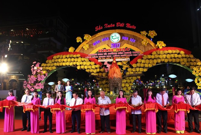8 vạn chậu hoa và cây trái ở 'Đường hoa' Cần Thơ 8 vạn chậu hoa và cây trái ở 'Đường hoa' Cần Thơ