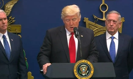 Trump ký sắc lệnh hạn chế người nhập cư Hồi giáo Trump ký sắc lệnh hạn chế người nhập cư Hồi giáo