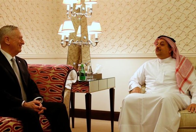 Qatar chi 12 tỷ USD mua tiêm kích F-15, Mỹ cử hai tàu chiến đến Doha Washington và Doha đã ký thỏa thuận mua máy bay tiêm kích F-15. Ảnh: Reuters