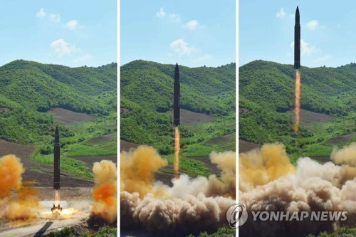 Chuyên gia Mỹ: ICBM Triều Tiên sẽ huỷ diệt San Diego nếu hoàn thiện Hình ảnh Hwasong-14 trong vụ phóng thử hôm 4/7 do Triều Tiên công bố.