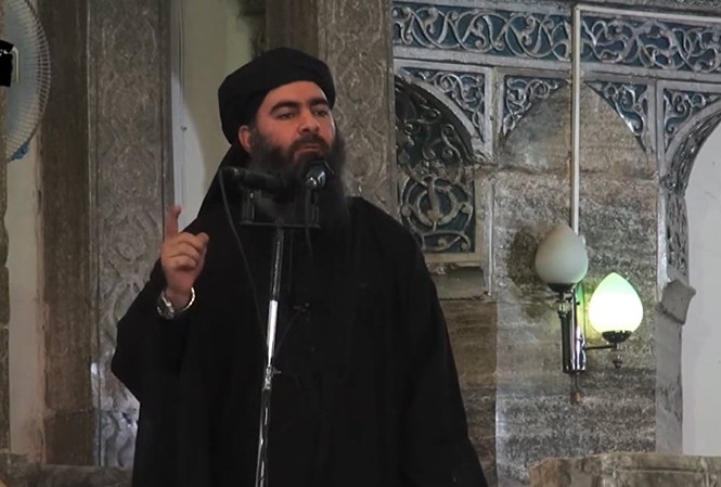 IS xác nhận 'lãnh đạo tối cao Baghdadi đã chết' Thủ lĩnh tối cao của IS, Abu Bakr al-Baghdadi trong lần xuất hiện cuối cùng vào năm 2014 ở Mosul. Ảnh: AFP