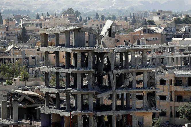 Syria tố liên minh Mỹ lừa gạt dư luận để che giấu tội ác ở Raqqa Raqqa tan hoang do chiến tranh tàn phá. Ảnh: Reuters