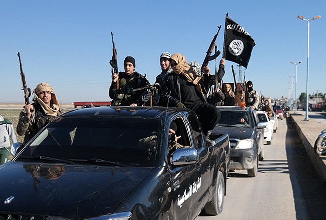 Lầu Năm Góc bác đề xuất của Nga về hành động chung ở Syria Đoàn xe IS tại Syria. Ảnh: AP