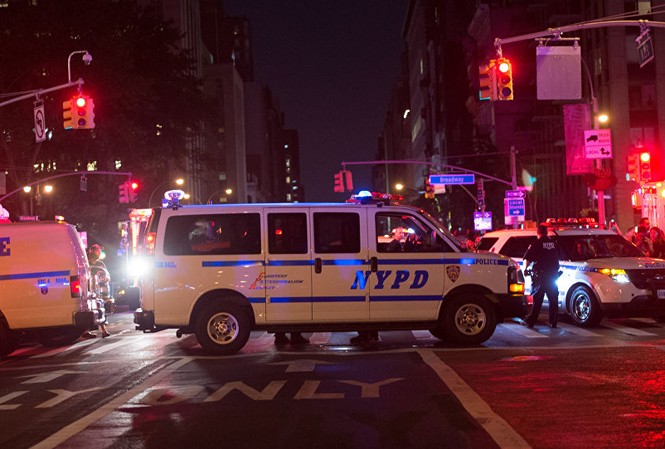 Ô tô lao vào đám đông ở New York, 4 người thương vong Cảnh sát New York phong tỏa khu vực xảy ra vụ đâm xe. Ảnh: AFP