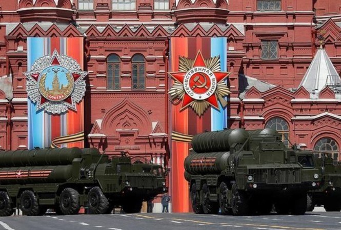 Thổ Nhĩ Kỳ mua bốn ‘rồng lửa’ S-400, Nga cho vay 55% chi phí Hệ thống phòng không S-400 của Nga. Ảnh: Reuters