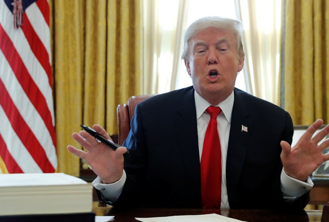 Trump tố Trung Quốc bán dầu cho Triều Tiên bất chấp lệnh trừng phạt Tổng thống Mỹ Donald Trump. Ảnh: Reuters