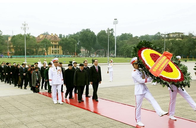 Lãnh đạo Đảng, Nhà nước vào Lăng viếng Chủ tịch Hồ Chí Minh Lãnh đạo Đảng, Nhà nước viếng Chủ tịch Hồ Chí Minh. (Ảnh: Nguyễn Dân/TTXVN)