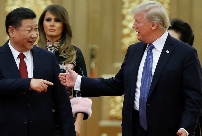 Ông Trump ca ngợi đề xuất bỏ giới hạn nhiệm kỳ Chủ tịch của Trung Quốc Tổng thống Mỹ Donald Trump (phải) và Chủ tịch Trung Quốc Tập Cận Bình. Ảnh: Reuters