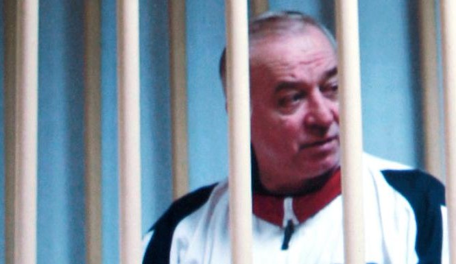 Cựu điệp viên Nga nguy kịch vì tiếp xúc chất lạ Sergei Skripal. Ảnh: AP