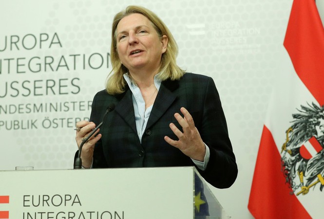 Vì sao Áo không trục xuất các nhà ngoại giao Nga sau vụ Skripal? Ngoại trưởng Áo Karin Kneissl. Ảnh: Reuters