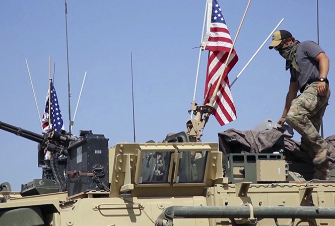 Ông Trump tuyên bố rút quân khỏi Syria, quan chức Mỹ nói chưa phải lúc Lính Mỹ ở Syria. Ảnh: AP