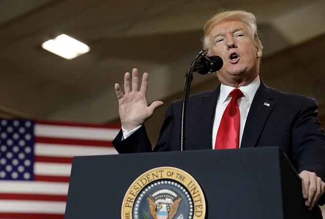 Quan chức Mỹ đính chính mâu thuẫn về việc rút quân khỏi Syria Tổng thống Donald Trump từng tuyên bố sẽ sớm rút quân khỏi Syria. Ảnh: Reuters