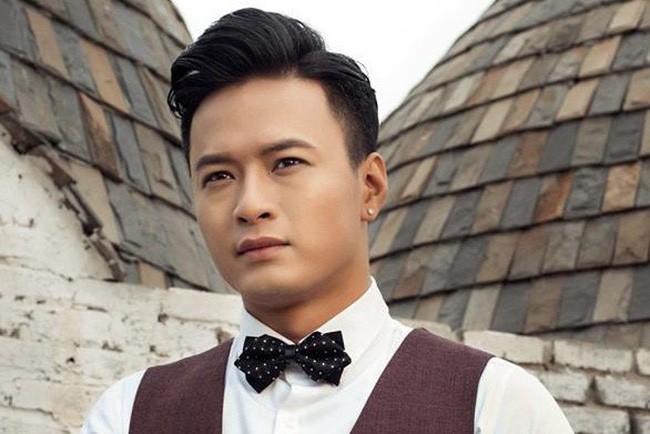 Bị 'khui' từng đánh phụ nữ, Hồng Đăng xoá bình luận bênh Phạm Anh Khoa Diễn viên Hồng Đăng.
