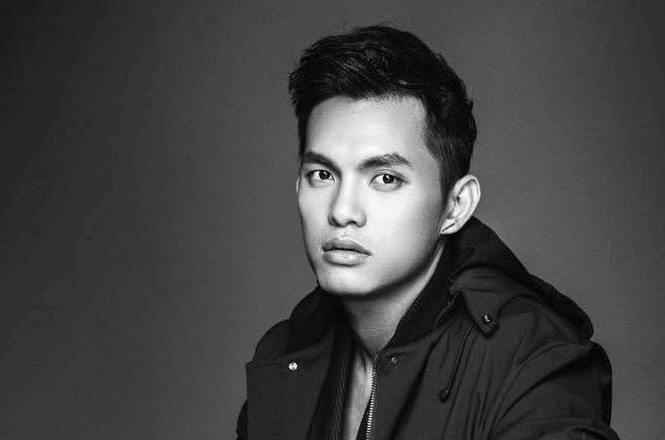 Sao Việt bàng hoàng trước sự ra đi của stylist Mì Gói ở tuổi 27 Stylist Trần Tiến Đạt (Mì Gói) qua đời ở tuổi 27.