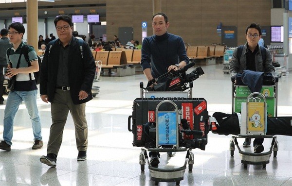 Bản tin 8H: Triều Tiên ‘đòi’ phí visa hơn 200 triệu với PV nước ngoài Phóng viên Hàn Quốc trên đường sang Triều Tiên.