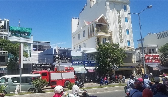 Bản tin 14H: Giải cứu thanh niên rơi từ tầng 8, bất tỉnh nửa ngày Hiện trường vụ việc.