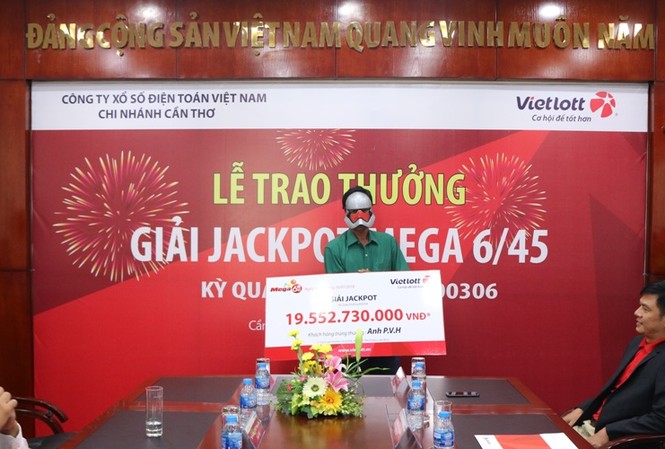 Bản tin 14H: Nông dân ở Sóc Trăng trúng hơn 19 tỷ đồng Vietlott Người nông dân ở Sóc Trăng nhận giải thưởng Jackpot hơn 19 tỷ đồng (chưa thuế)