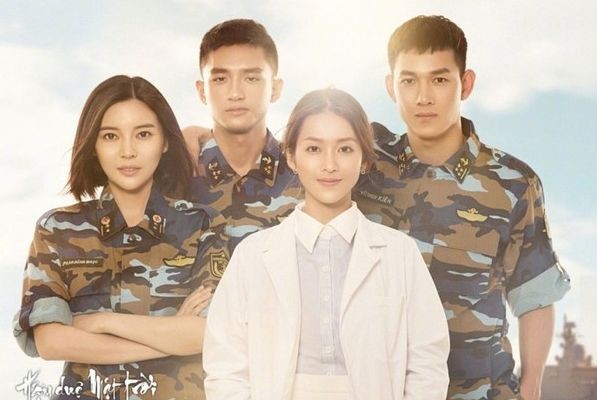 Loạt báo Trung khen ngợi dàn diễn viên ‘Hậu duệ Mặt trời’ bản Việt 4 diễn viên chính "Hậu duệ Mặt trời" bản Việt.