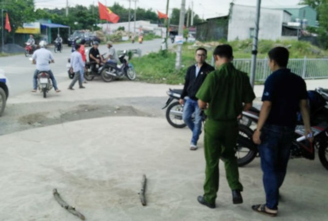 Bản tin 14H: Hỗn chiến như phim xã hội đen trên phố giữa trưa Hiện trường xảy ra vụ án mạng. Ảnh: LL/PLO