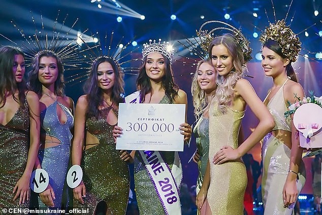 Hoa hậu Ukraine bị tước vương miện sau 1 tuần đăng quang vì có con Veronkia Didusenko bị tước vương miện Hoa hậu Ukraine 2018 do nói dối việc đã sinh con và từng kết hôn.