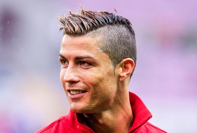 Từ chú nhóc đầu xù, Ronaldo thành mẫu tóc thời thượng Một trong những kiểu tóc được đánh giá cao của Ronaldo