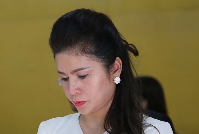 Vợ chồng ‘vua cà phê’ Trung Nguyên ‘đối mặt nhau’ trong hai ngày Bà Lê Hoàng Diệp Thảo tại phiên tòa ngày 29/1. Ảnh: Tân Châu