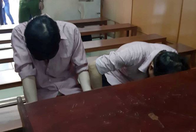Tuyên án vụ người cầm đầu đường dây buôn lậu trốn nã bị tâm thần 2 người làm thuê hầu tòa, trong khi ông chủ được tạm đình chỉ điều tra vì 'tâm thần' Ảnh: Tân Châu