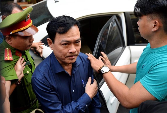 Cựu Viện phó Nguyễn Hữu Linh được bảo vệ chặt chẽ khi hầu tòa Cựu Viện phó Nguyễn Hữu Linh được bảo vệ chặt chẽ khi hầu tòa