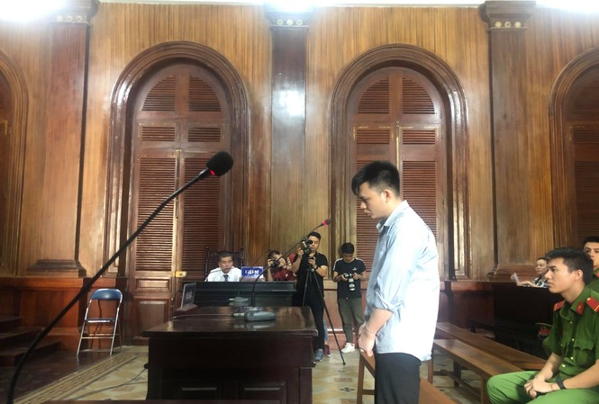 Án tử cho kẻ giết bạn gái, phân xác bỏ vô tủ lạnh ở Sài Gòn Vũ Ngọc Hiếu vừa nhận án tử hình cho 2 tội danh giết người, cướp tài sản. Ảnh: Tân Châu