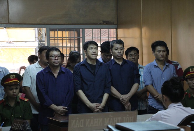 Hủy án sơ thẩm, đề nghị làm rõ người nhận hối lộ trong vụ án 'logo xe vua' Vụ 'logo xe vua' nay điều tra xét xử lại theo tình tự sơ thẩm. Ảnh: Tân Châu