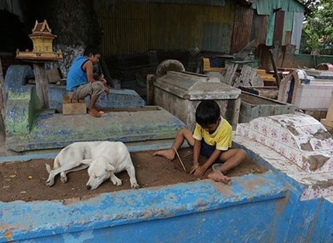 Nơi người sống ở ngay cạnh người chết tại Phnom Penh Nơi người sống ở ngay cạnh người chết tại Phnom Penh