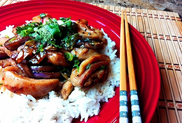Chiến tranh thương mại Mỹ Trung và ngoại giao hambuger, gà xào cà Món gà rán xào cà. (Ảnh minh họa)