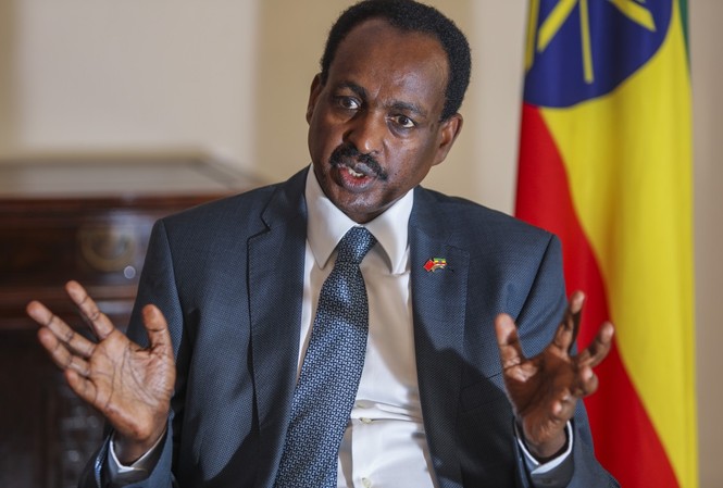 Tìm cách tránh bị ‘chôn’ trong đống nợ Trung Quốc Đại sứ Ethiopia tại Trung Quốc Teshome Toga Chanaka. (Ảnh: SCMP)