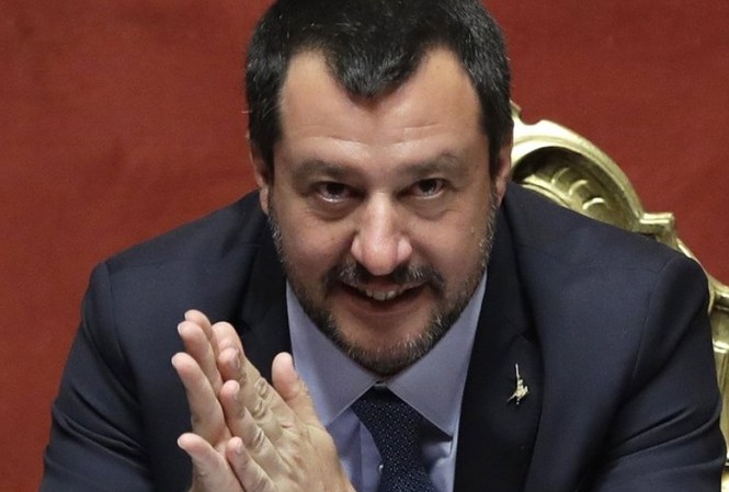 Người di cư cướp tàu chở dầu Malta Bộ trưởng Nội vụ Ý Matteo Salvini. (Ảnh: AP)