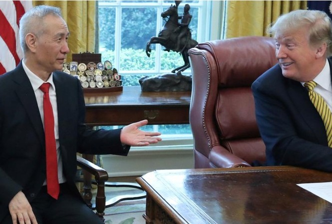 Lãnh đạo Mỹ - Trung sắp gặp nhau để chấm dứt chiến tranh thương mại Tổng thống Trump tiếp Phó Thủ tướng Lưu Hạc tại Nhà Trắng hôm 4/4. (Ảnh: Reuters)
