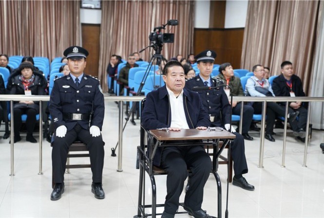 Kết án quan tham học cách giấu tiền từ phim điệp viên Yang Guowen lúc ra tòa. (Ảnh: SCMP)