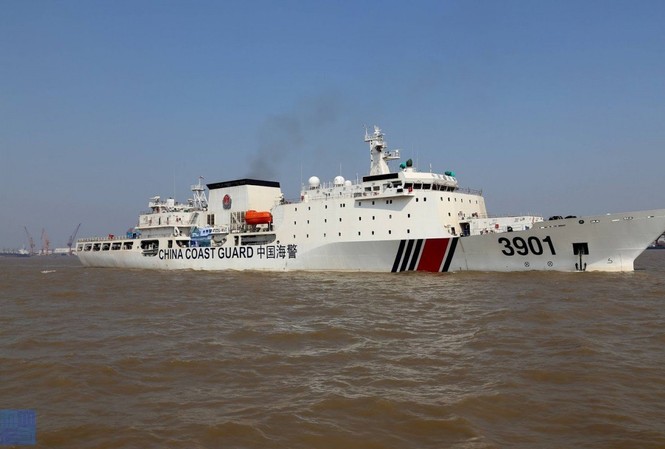 Biển Đông 'dậy sóng' vì Trung Quốc không tuân thủ luật quốc tế Haijing 3901, một trong những tàu hải cảnh lớn nhất thế giới, là một trong những tàu hộ tống tàu thăm dò Hải Dương 8 vi phạm vùng đặc quyền kinh tế của Việt Nam