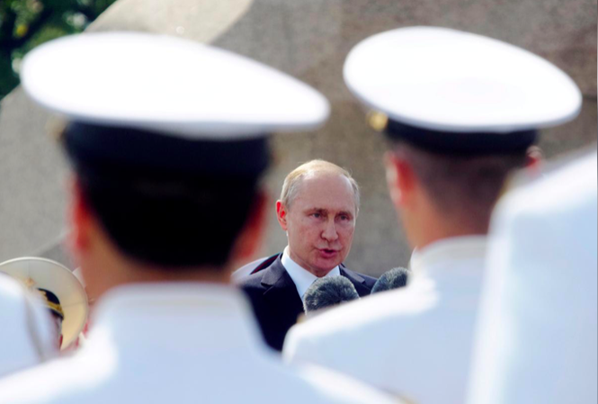 Sau sự cố hạt nhân bí ẩn, Nga khẳng định vẫn đi trước Mỹ Tổng thống Nga Vladimir Putin trong lễ kỷ niệm của Hải quân hôm 29/7. (Ảnh: Reuters)