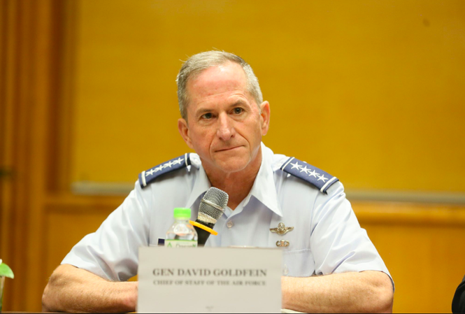2 tướng Mỹ ủng hộ Việt Nam Đại tướng David Goldfein tại cuộc gặp báo chí. (Ảnh: Như Ý)